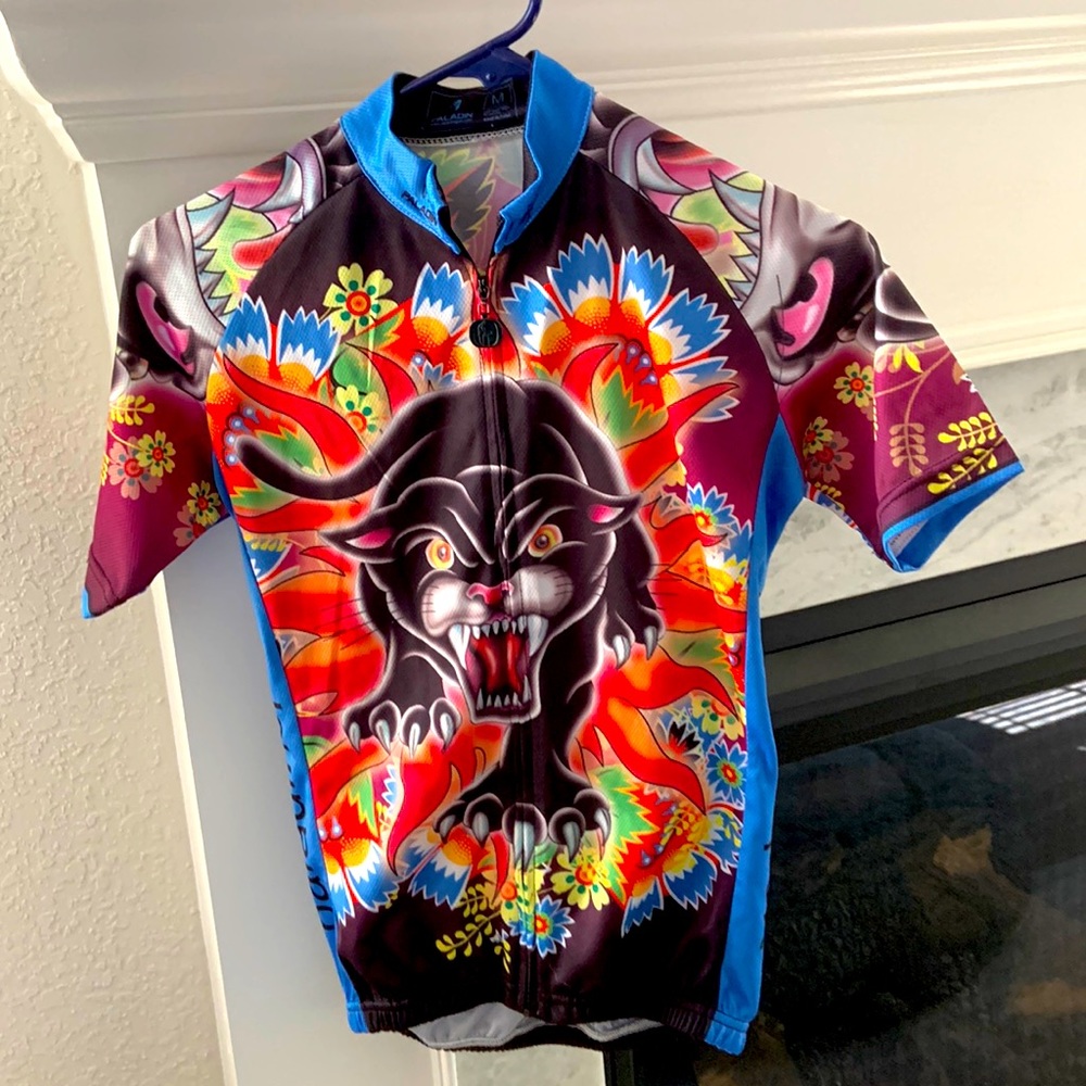 Women’s 3 pocket cycling Jersey. Hit the tarmac in style! Size m. Ex shape